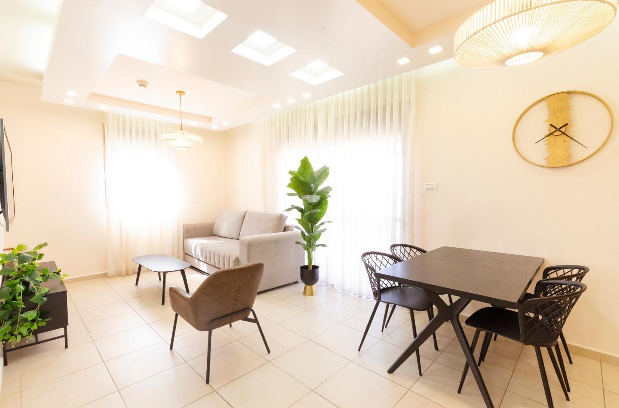 Almogim Suites Eilat Hotel (Adults Only) ภายนอก รูปภาพ